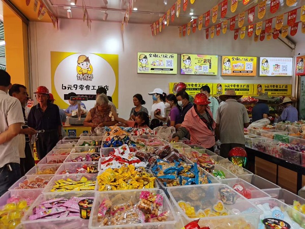 想在鄉(xiāng)鎮(zhèn)開個(gè)量販零食店，加盟品牌連鎖店怎么樣？?